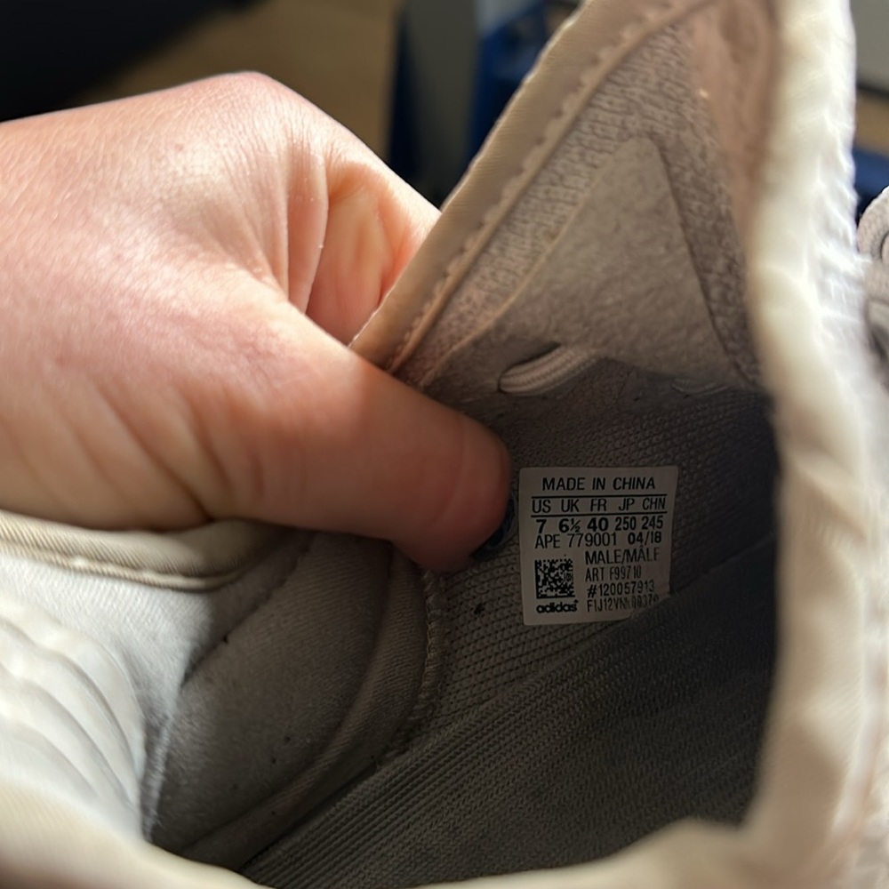 Yeezy boost- size 7 - Picture 8 of 9